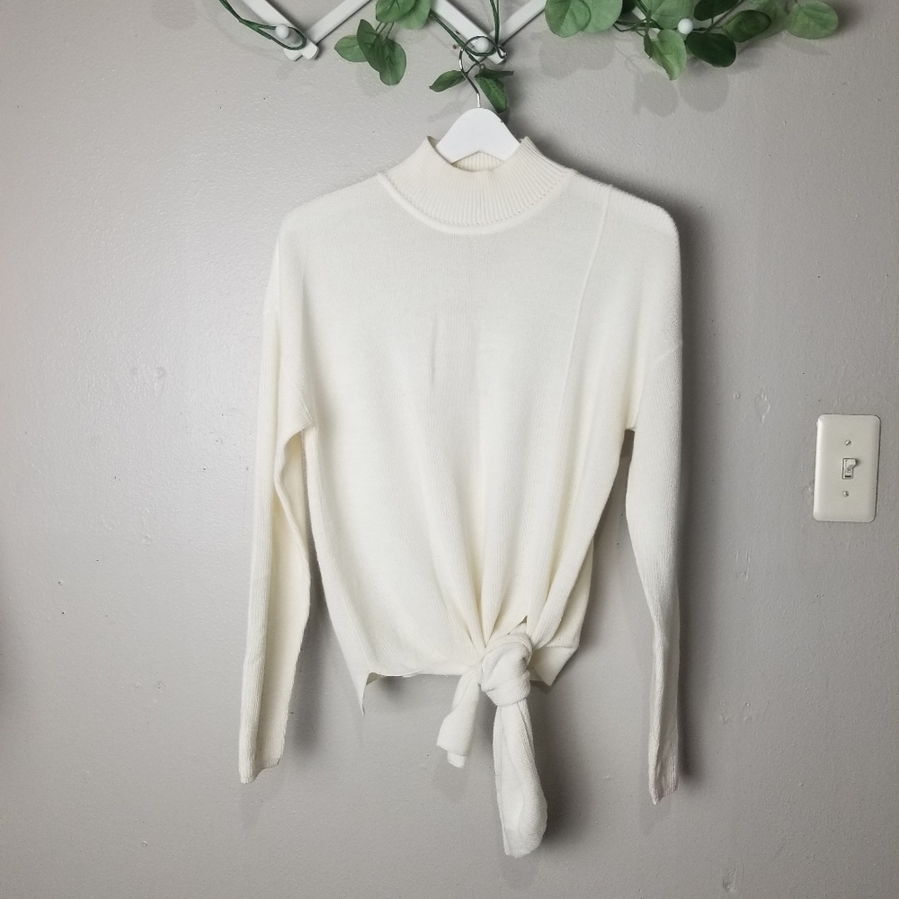 Daniel Cremieux tie front sweater size M
